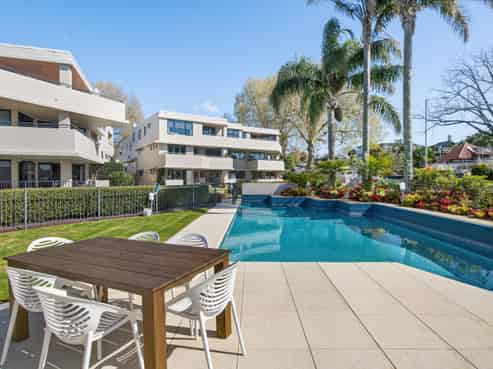2/2 Sixth Avenue, Avenues