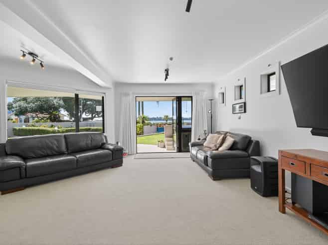 2/2 Sixth Avenue, Avenues