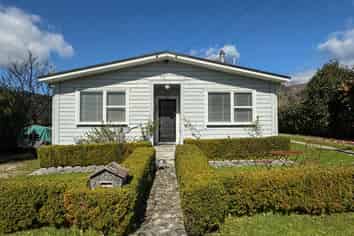 12 Aylmer Street, Ross