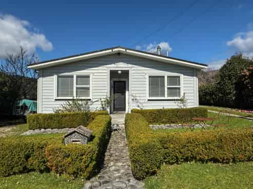 12 Aylmer Street, Ross