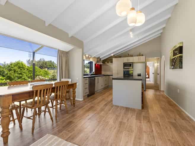 12 Ridgewood Drive, Ridgewood