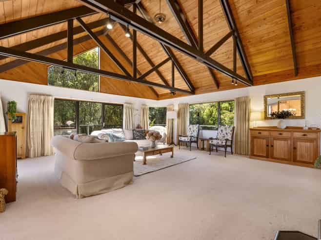 12 Ridgewood Drive, Ridgewood
