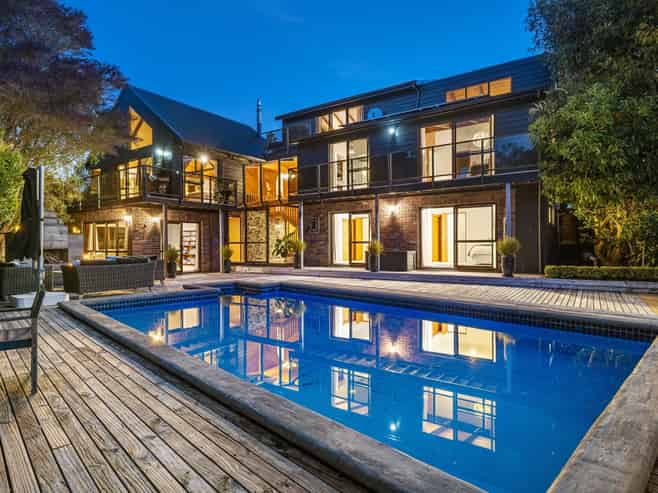 12 Ridgewood Drive, Ridgewood