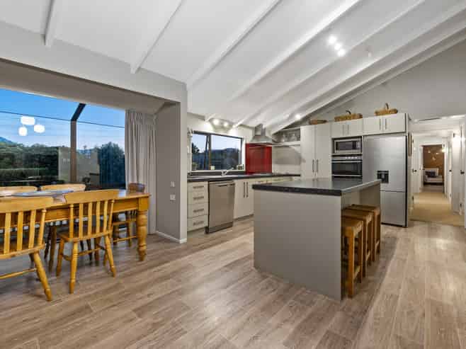 12 Ridgewood Drive, Ridgewood