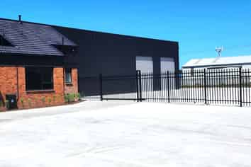 Modern Warehouse - Great Location