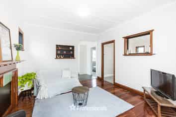 32 Exchange Street, Ebdentown