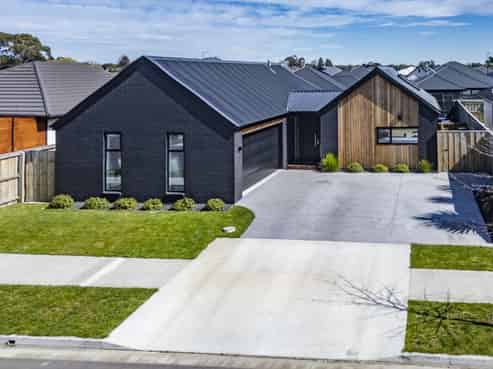 24 Nathaniel Archer Street, Woodend
