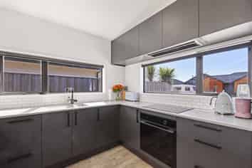 24 Nathaniel Archer Street, Woodend