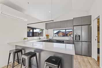 24 Nathaniel Archer Street, Woodend
