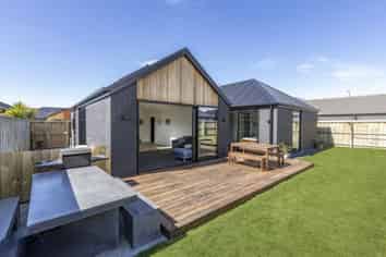 24 Nathaniel Archer Street, Woodend