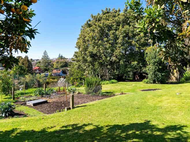 34 Poike Road, Hairini