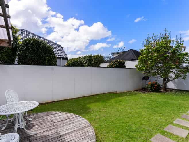 24a Ocean View Road, Milford