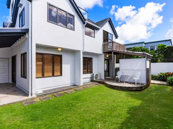 24a Ocean View Road, Milford