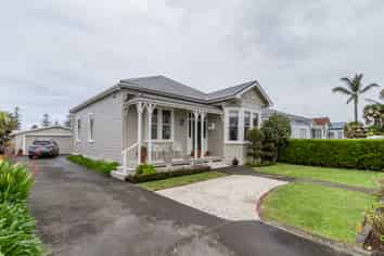 121 Nelson Crescent, Napier South