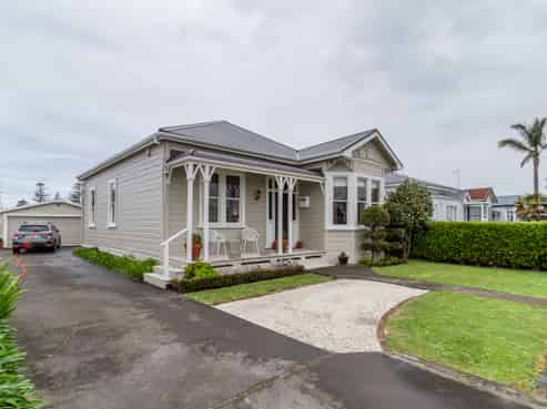121 Nelson Crescent, Napier South