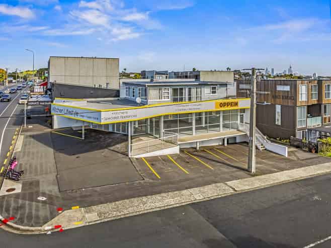 Devonport live-work with development upside