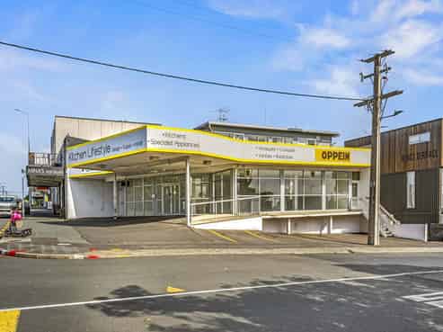 Devonport live-work with development upside