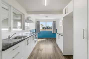 8 Beeston Crescent, Manurewa