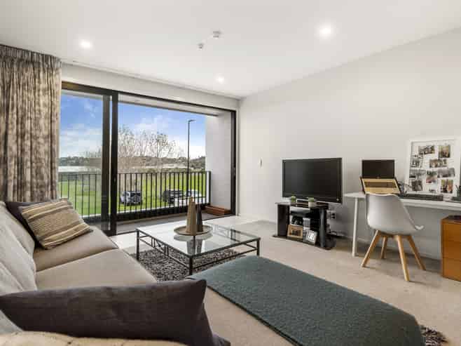 18/4 Stables Lane, Millwater