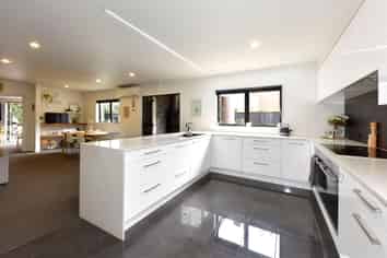 8 Haineswood Lane, SOCKBURN