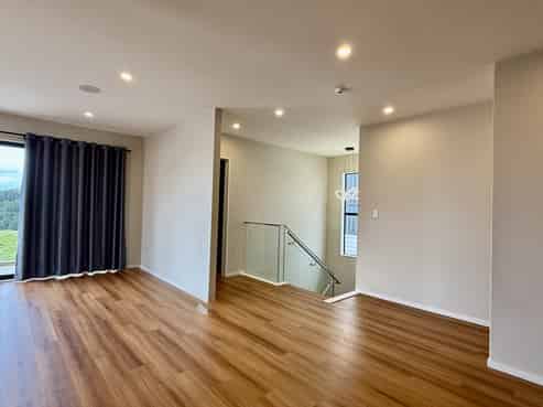 34 Grand Ridge Ave, Flat Bush