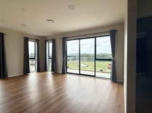 34 Grand Ridge Ave, Flat Bush