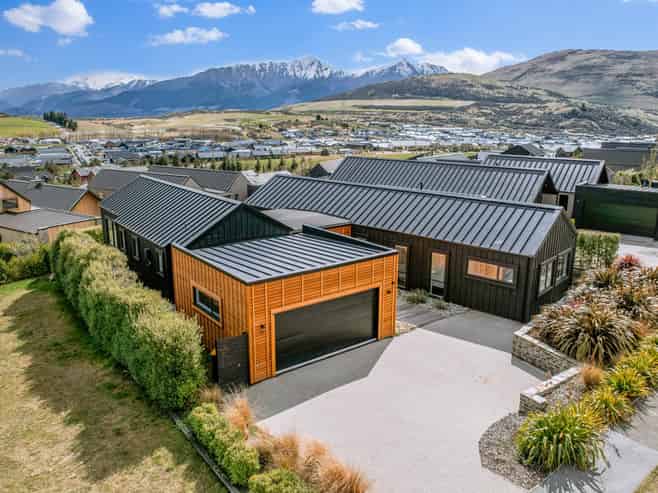 13 Falconer Rise, Jacks Point