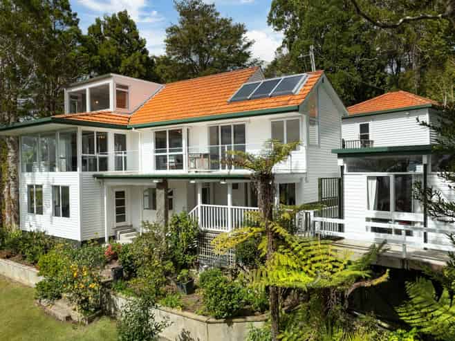 42 Rangiwai Road, Titirangi