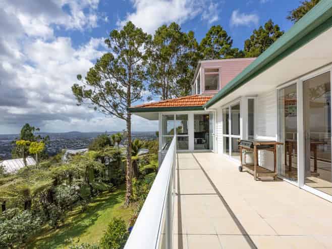 42 Rangiwai Road, Titirangi