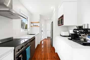 8 Swift Place, Leamington