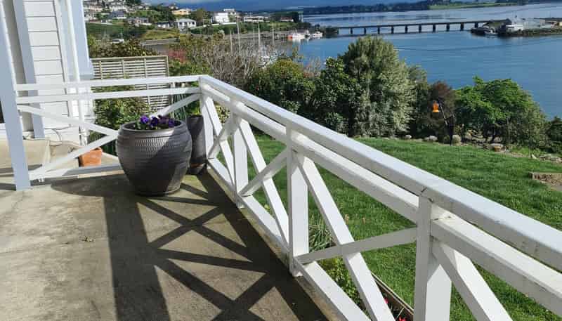 24 Bates Street, Riverton