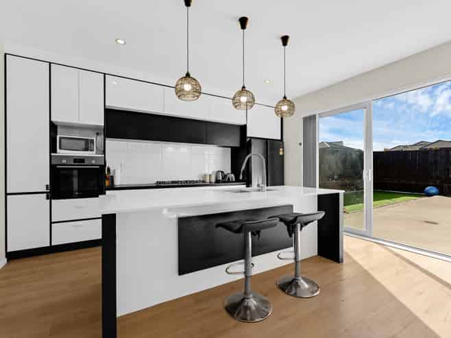 18 CALDER CRESCENT, Pokeno