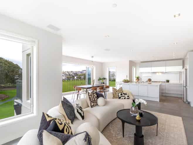 2/5 The Parade, Saint Heliers