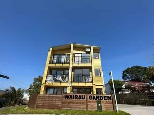 318 Wairau Road, Glenfield