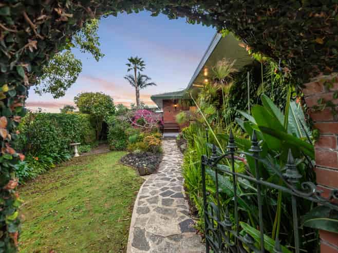 22 John Dee Crescent, Red Beach