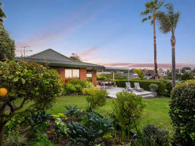 22 John Dee Crescent, Red Beach