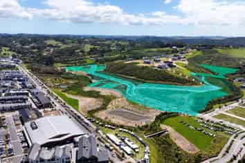 64 Streamview Way, Long Bay