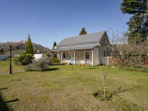 1157 Garston-Athol Highway, Athol