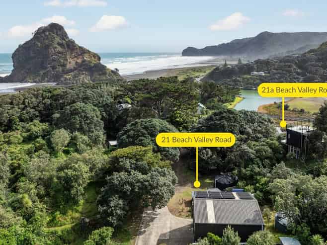 21 & 21a Beach Valley Road, Piha