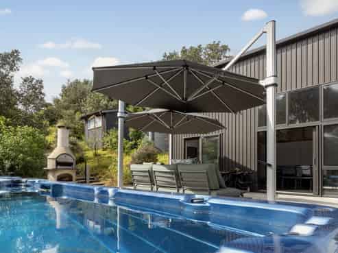 21 & 21a Beach Valley Road, Piha