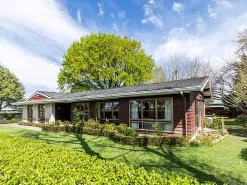 210 Frimley Road, Frimley