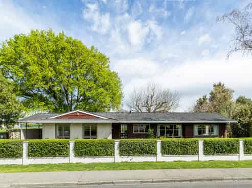 210 Frimley Road, Frimley