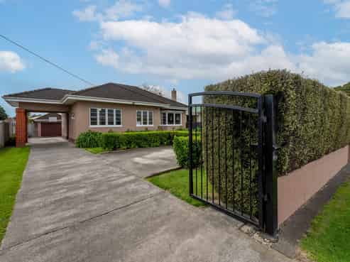 507 Frederick Street West, Mahora