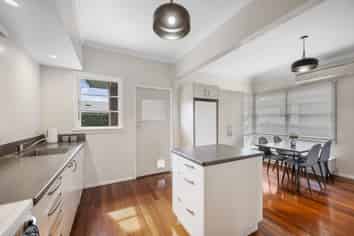 507 Frederick Street West, Mahora
