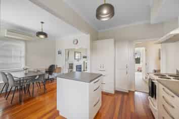 507 Frederick Street West, Mahora