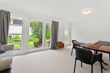 2/10 Blomfield Spa, Takapuna