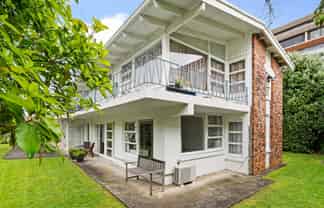 2/10 Blomfield Spa, Takapuna