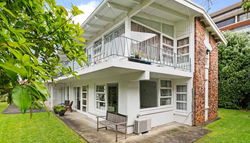 2/10 Blomfield Spa, Takapuna