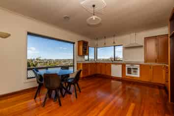 10 Kent Street, Marchwiel