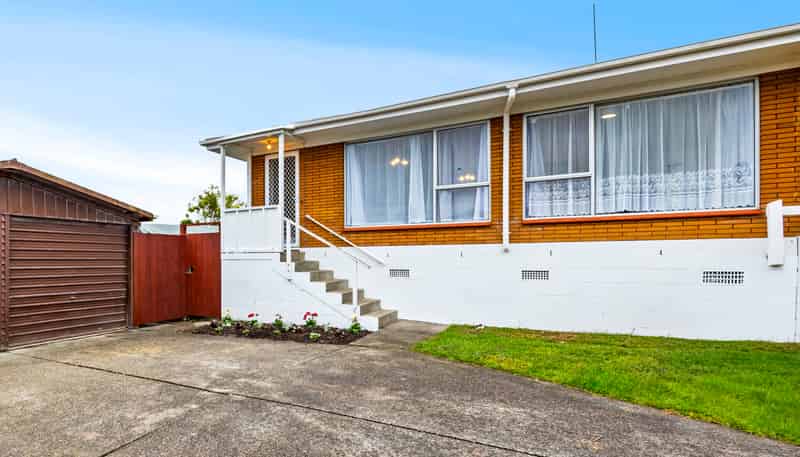 2/39 Blacklock Avenue, Henderson